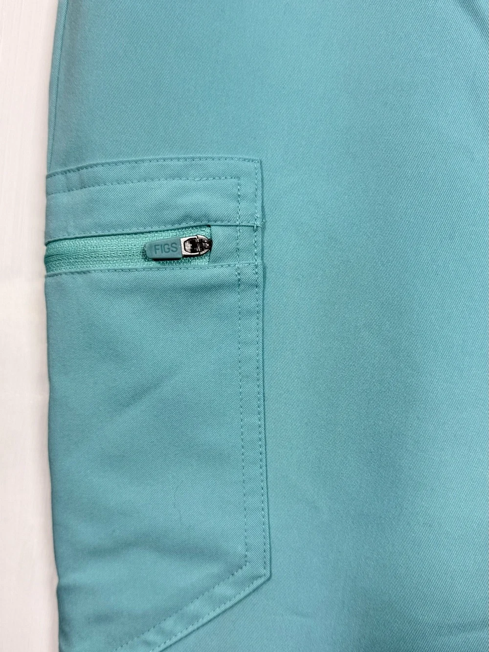 Figs Zamora Women’s Teal Jogger Scrubs with Utility Pocket - Picture 3 of 15